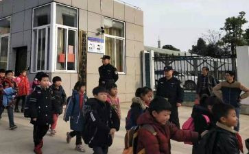 爱护校园环境的倡议书7篇