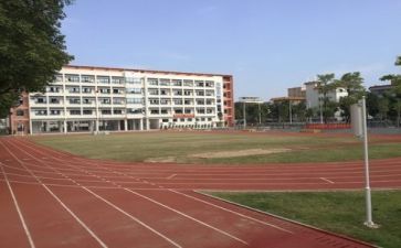 在学校作文8篇