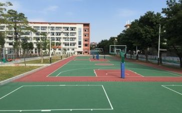 学校的作文300字7篇