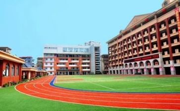 在学校里作文最新8篇